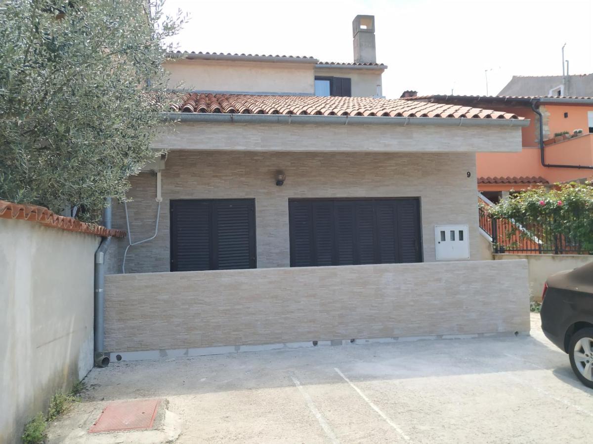 Apartmani Zlatko Pula Exterior photo