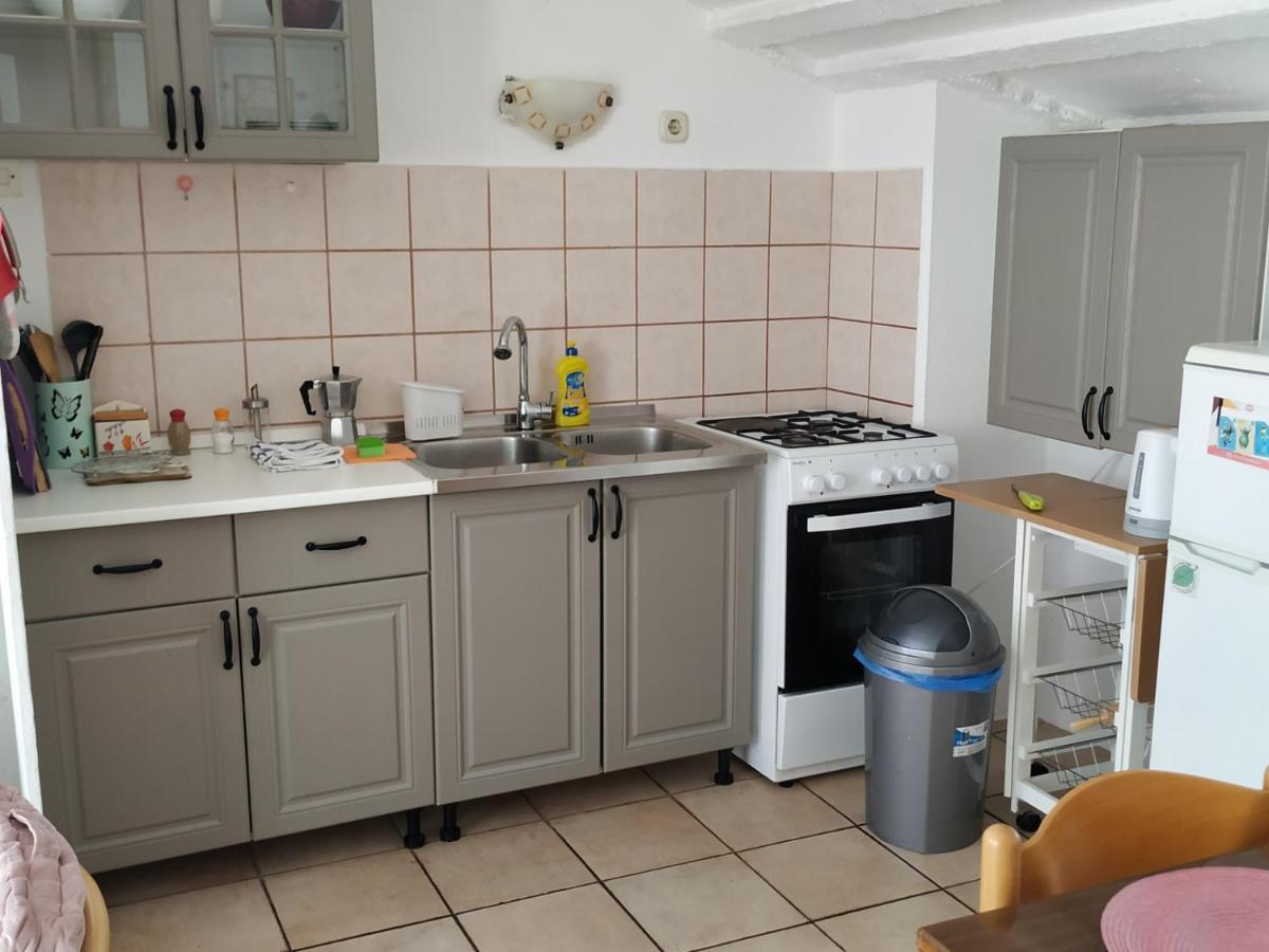 Apartmani Zlatko Pula Exterior photo