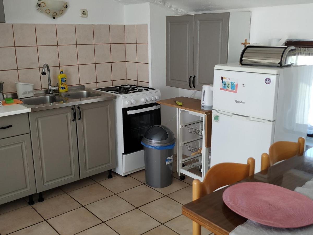 Apartmani Zlatko Pula Exterior photo