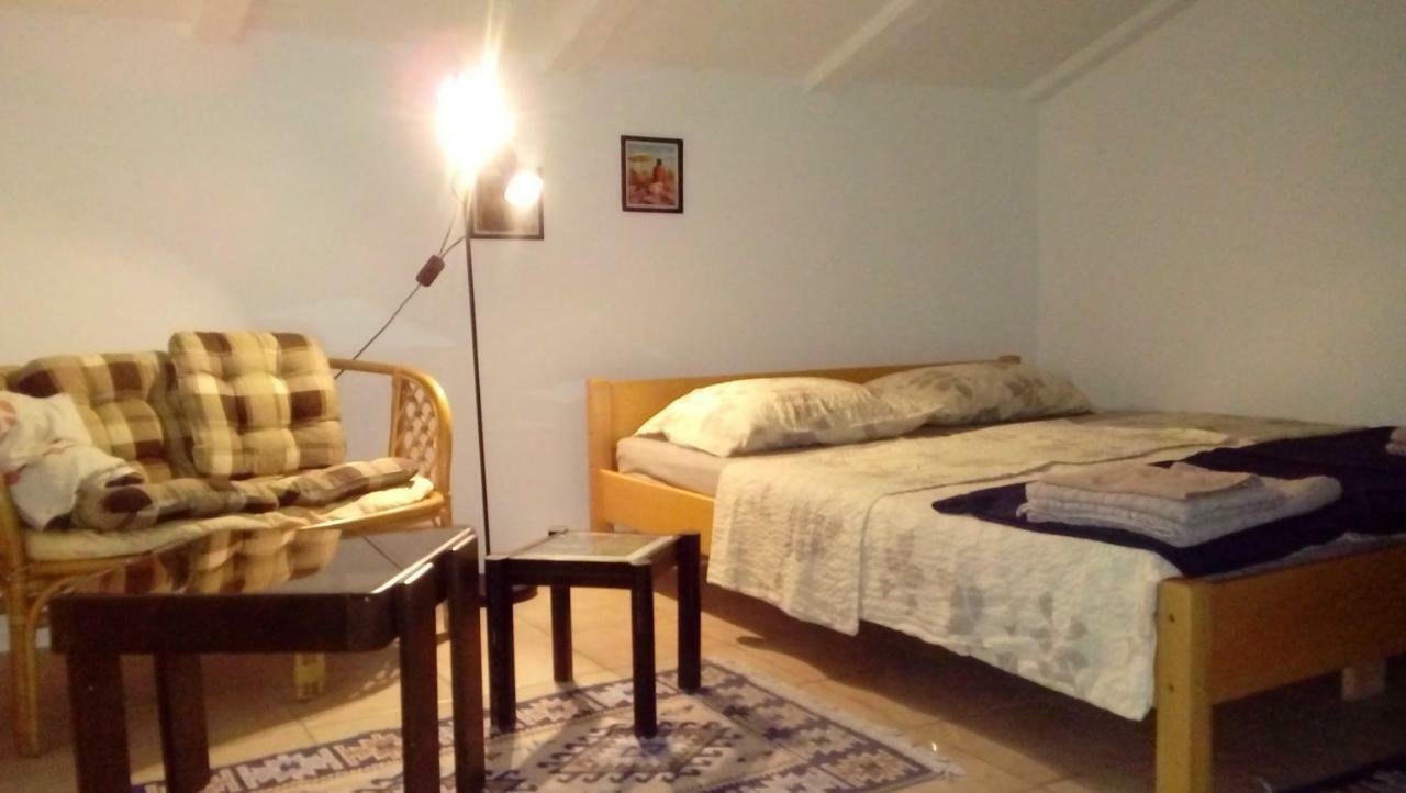 Apartmani Zlatko Pula Exterior photo